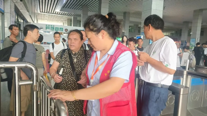 上饒汽運(yùn)：這個中秋 這對夫妻很開心