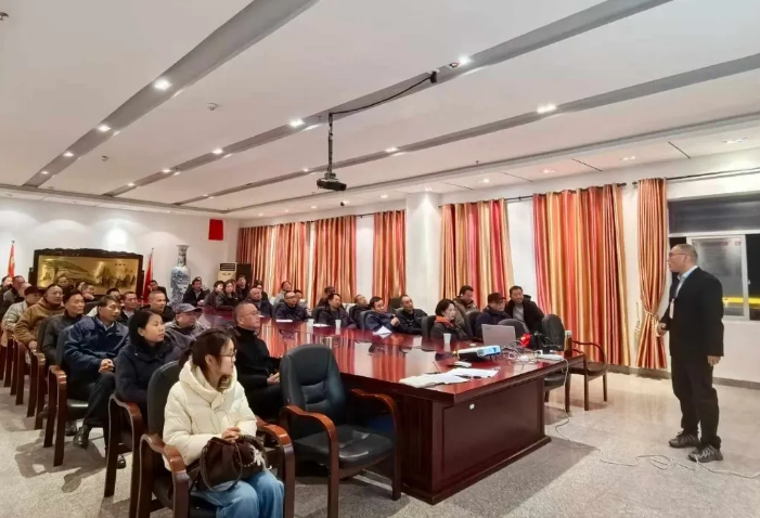 婺源公交：開(kāi)展消防安全知識(shí)培訓(xùn)及疏散、滅火演練