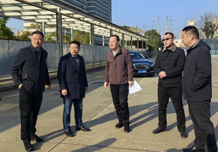 都市城際公交：紅谷灘區(qū)組織部、社會(huì)工作部調(diào)研長(zhǎng)途汽車(chē)西站充電區(qū)服務(wù)驛站