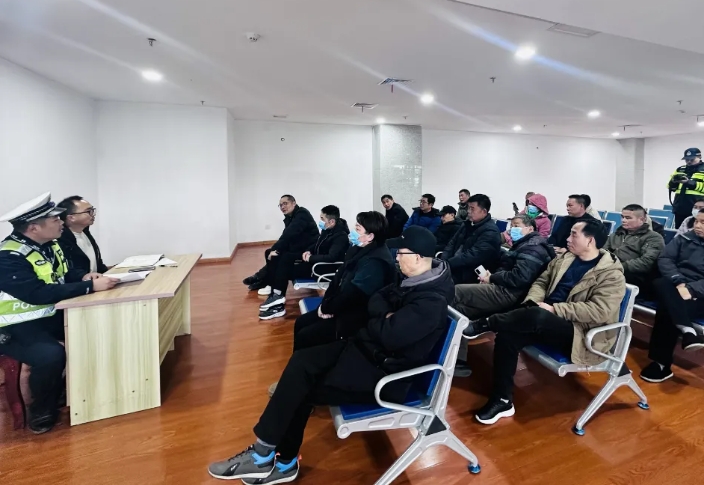 萍鄉(xiāng)長(zhǎng)運(yùn) 聯(lián)合蘆溪、上栗交警部署春運(yùn)安全工作