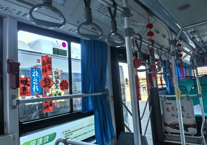馬鞍山長(zhǎng)客:裝扮車廂 喜迎新春