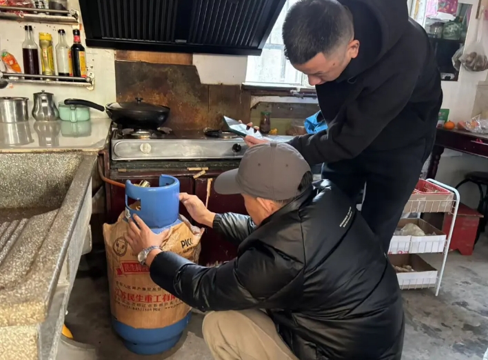 九江長運(yùn):開展商鋪消防安全檢查