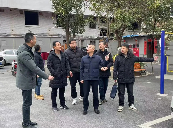 胡勁松督導(dǎo)長(zhǎng)鴻物業(yè)居民住宅火災(zāi)防控工作