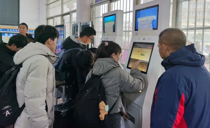 上饒汽運(yùn)：積極應(yīng)對(duì)雨天客流高峰