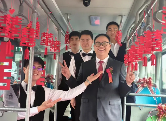 撫州長運(yùn)：公交車變“婚車” “低碳”環(huán)保又時尚