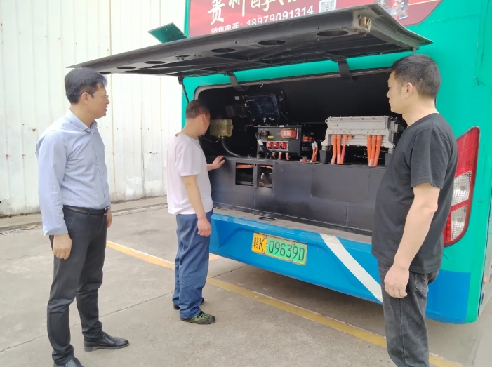 新余公交：開展車輛消防安全及愛車?yán)ｍ?xiàng)檢查