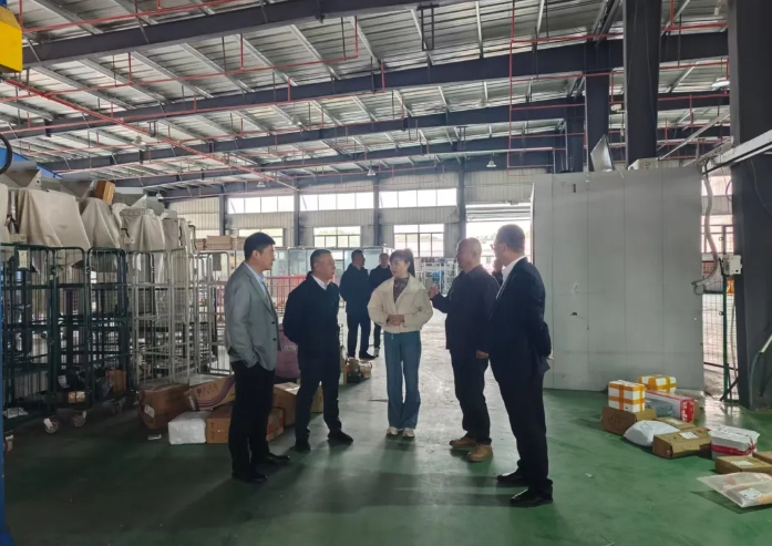 李偉、占梁調(diào)研九江長運(yùn)