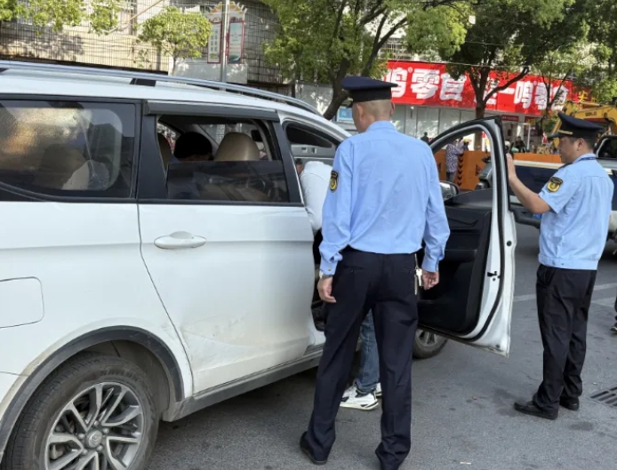 景德鎮(zhèn)長(zhǎng)運(yùn)：樂(lè)平公交聯(lián)合執(zhí)法部門嚴(yán)打非法營(yíng)運(yùn)“黑車”