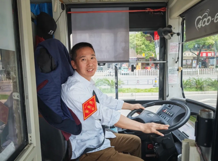 凡人微光 || 百萬里程零風(fēng)險(xiǎn) 十米車廂暖鷹城