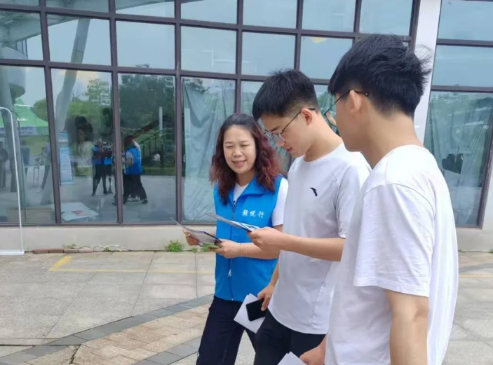 長(zhǎng)運(yùn)科技 智運(yùn)九州與共青公司開(kāi)展校園直通車地推