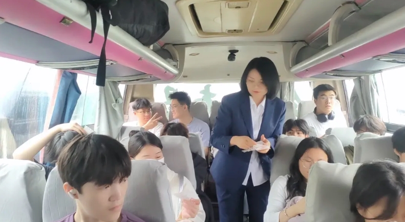 上饒汽運：“五一”歸途 “蘭精靈”暖心守護