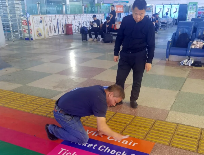 景德鎮(zhèn)長運：車站助力申遺 更換雙語標識