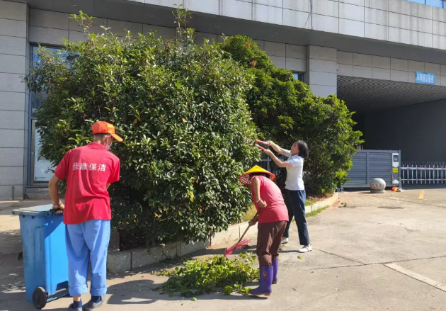 南昌長(zhǎng)途汽車站開展站內(nèi)環(huán)境整治工作