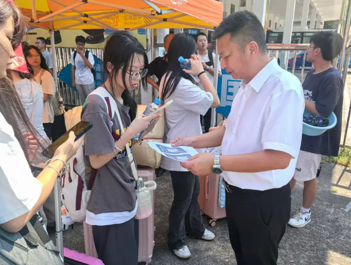 撫州長(zhǎng)運(yùn)：“校園直通車(chē)”護(hù)航新生，便民服務(wù)暖人心