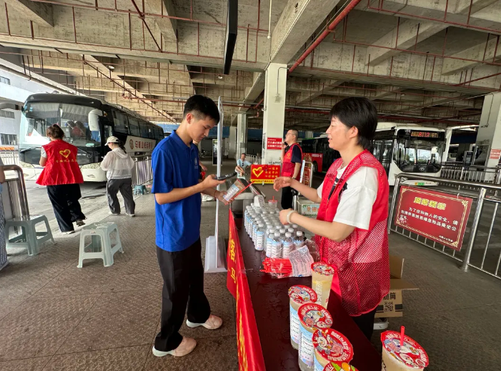 馬鞍山長(zhǎng)客：貼心服務(wù)助新生入學(xué) 校園直通車便捷上線