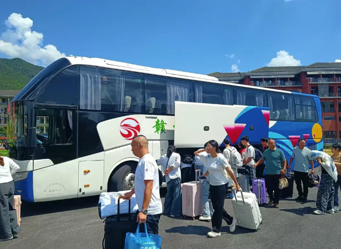 贛州方通 護航新生入學(xué)