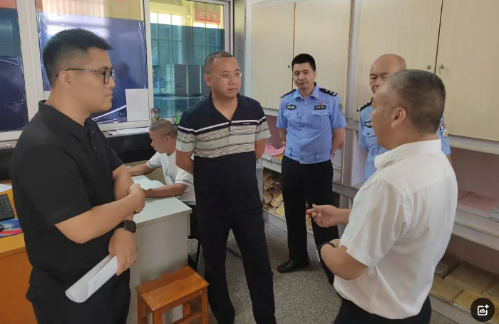 市交警支隊(duì)到樂安分公司開展交通安保專項(xiàng)檢查