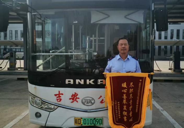 ?吉安公交：孩童貪玩走失 公交司機助其回家