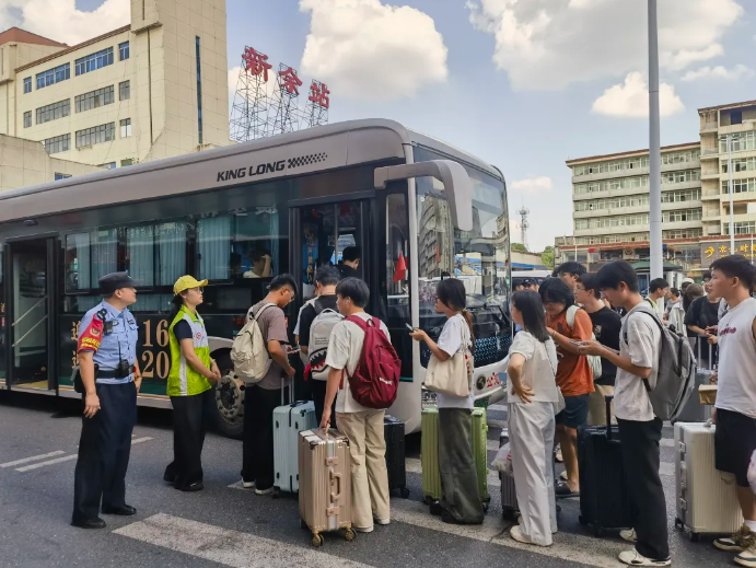 新余公交：雙節(jié)返程季，暖心護(hù)航學(xué)子返校路