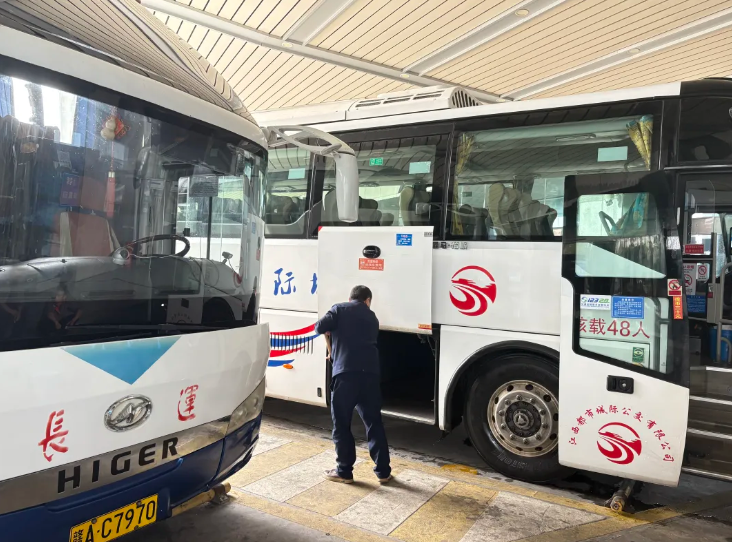 江西長運(yùn)調(diào)配12臺大巴保障南昌馬拉松志愿者運(yùn)輸