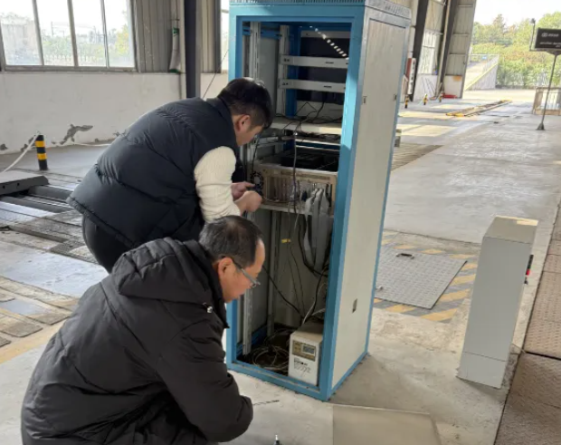 撫州長(zhǎng)運(yùn)：寒潮來襲設(shè)備告急  連夜搶修保暢通