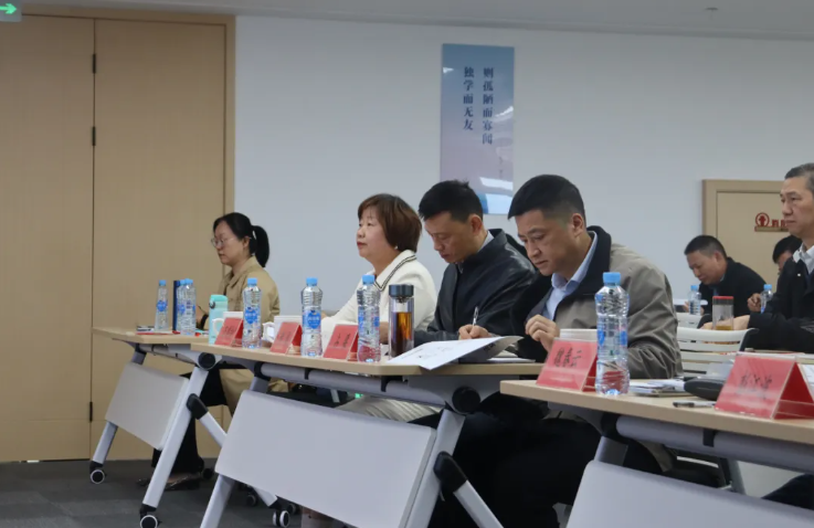 江西長運(yùn)召開法務(wù)專題培訓(xùn) 黃俊、占梁、萬建紅、魏春云出席