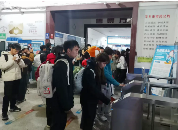 萍鄉(xiāng)長(zhǎng)運(yùn)：多舉措護(hù)航武功山景區(qū)免票活動(dòng)運(yùn)輸服務(wù)