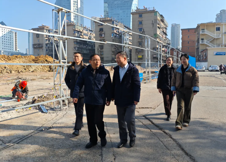 劉志堅(jiān)督導(dǎo)長(zhǎng)運(yùn)物業(yè)、南昌全域旅游集散中心、徐坊客運(yùn)站、南昌長(zhǎng)途汽車西站文明創(chuàng)建工作