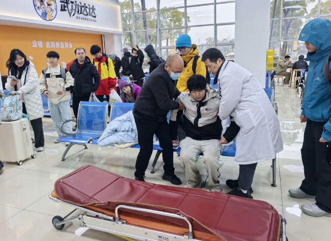 萍鄉(xiāng)長(zhǎng)運(yùn)：跨年登山致腳軟 陌生車(chē)站遇親人