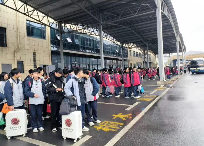 萍鄉(xiāng)長(zhǎng)運(yùn)：上栗分公司元旦全力保障學(xué)生平安返程