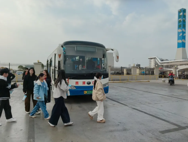 鷹潭公司：助力高校學(xué)子企業(yè)見(jiàn)習(xí)