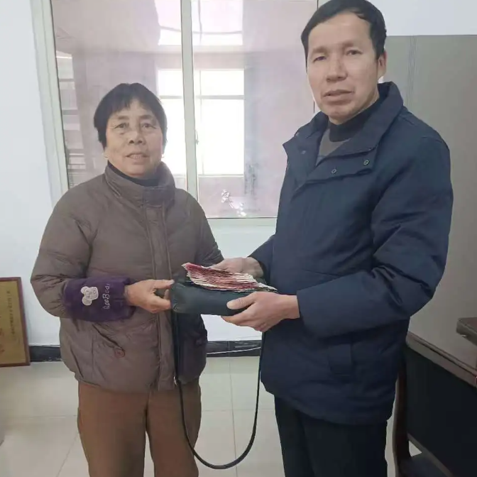 吉安公司：臘八暖心事！6800元現(xiàn)金完璧歸趙