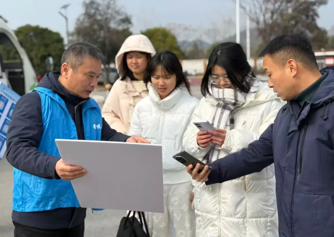 景德鎮(zhèn)長運 校園直通車走進樂平校園 便利城鄉(xiāng)學子出行