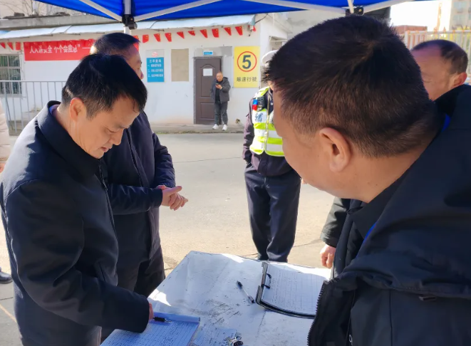 景德鎮(zhèn)市應(yīng)急管理局領(lǐng)導指導春運工作