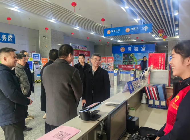 胡勁松督導(dǎo)南昌長(zhǎng)途汽車(chē)西站春運(yùn)安全生產(chǎn)工作